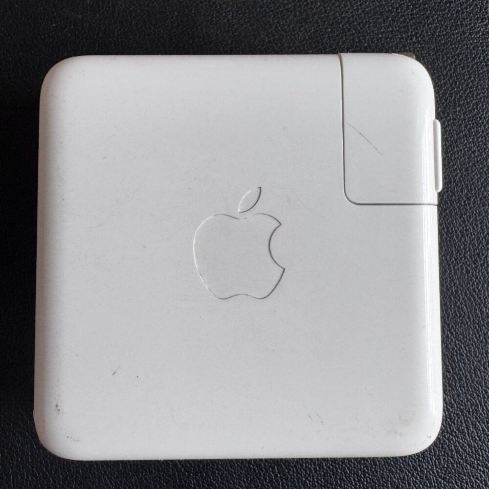 Apple 61W USB-C Power Adapter – MacBook & iPhone Compatible ⚡